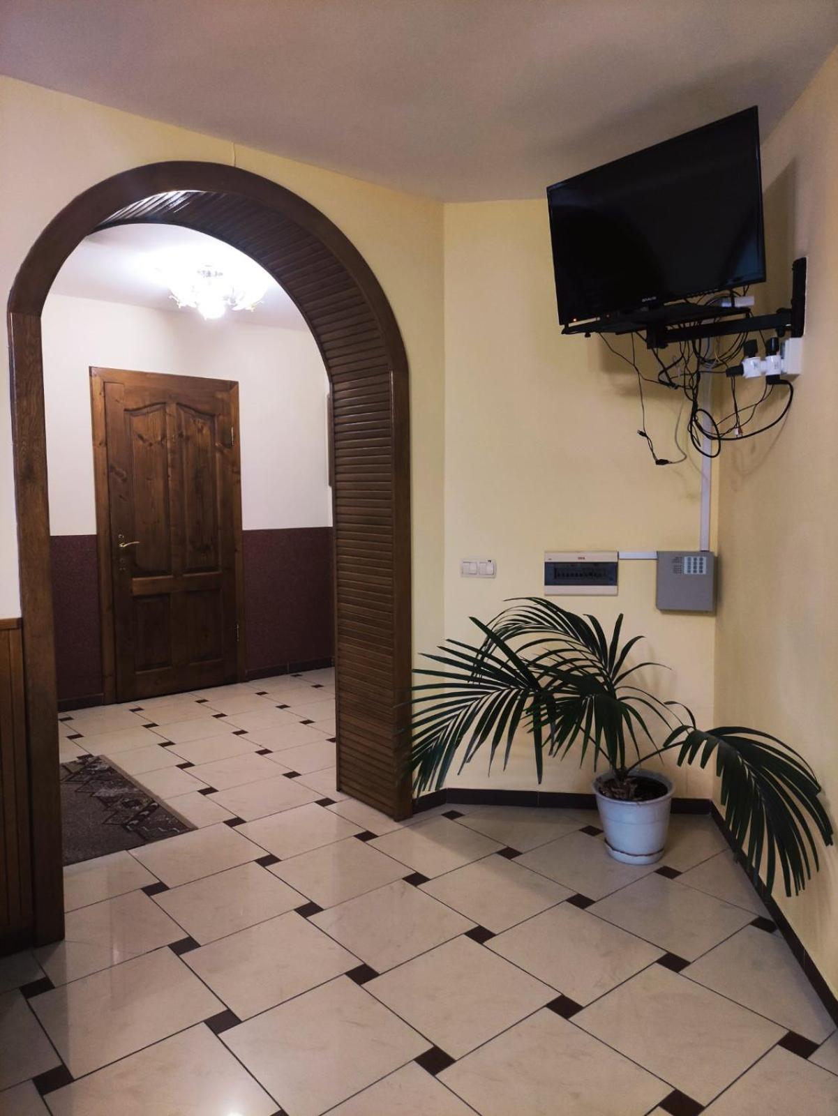 Hotel Delfin Mukacheve Exterior photo